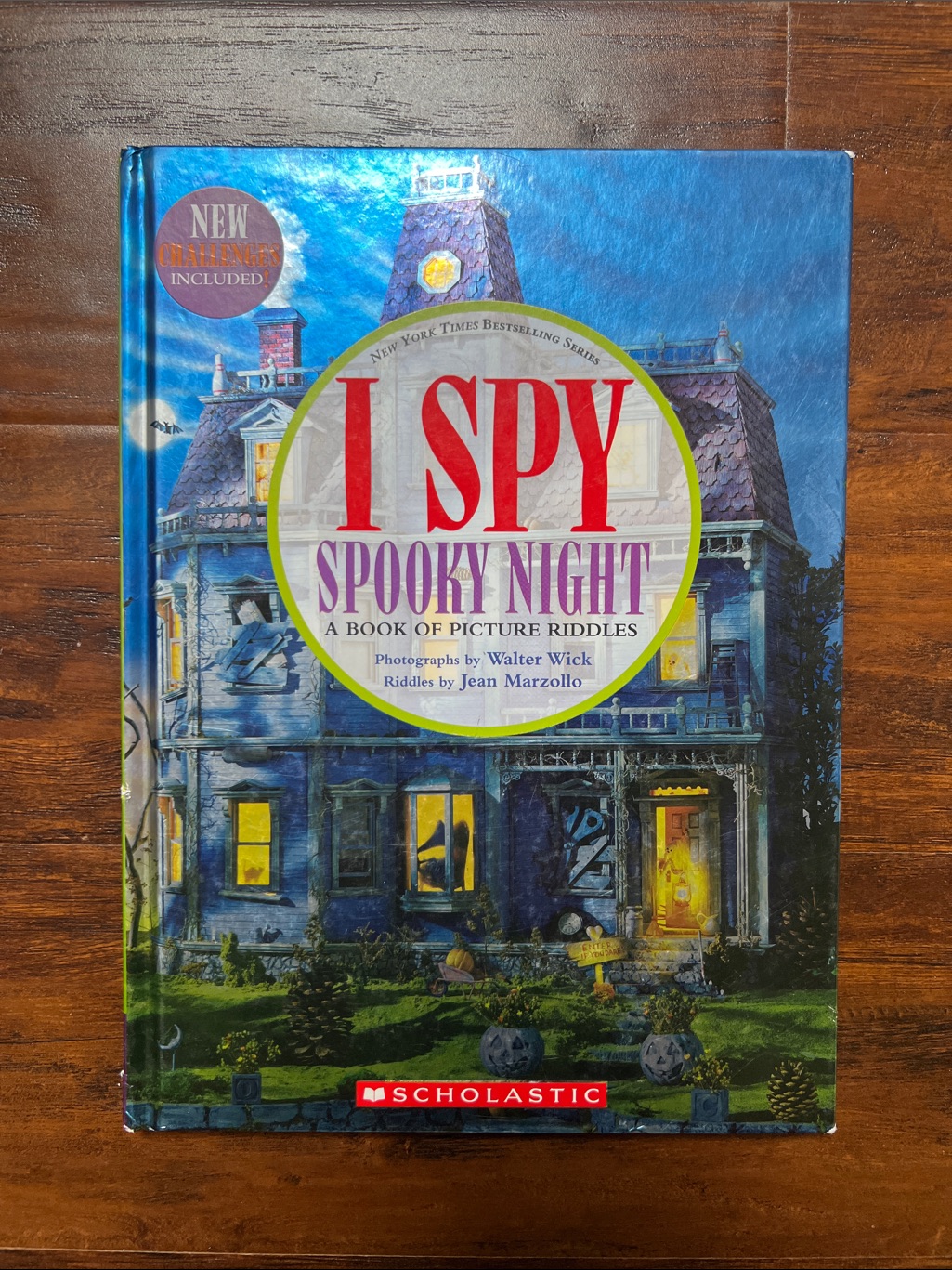 510 Kids Book  Scholastic I Spy Spooky Night